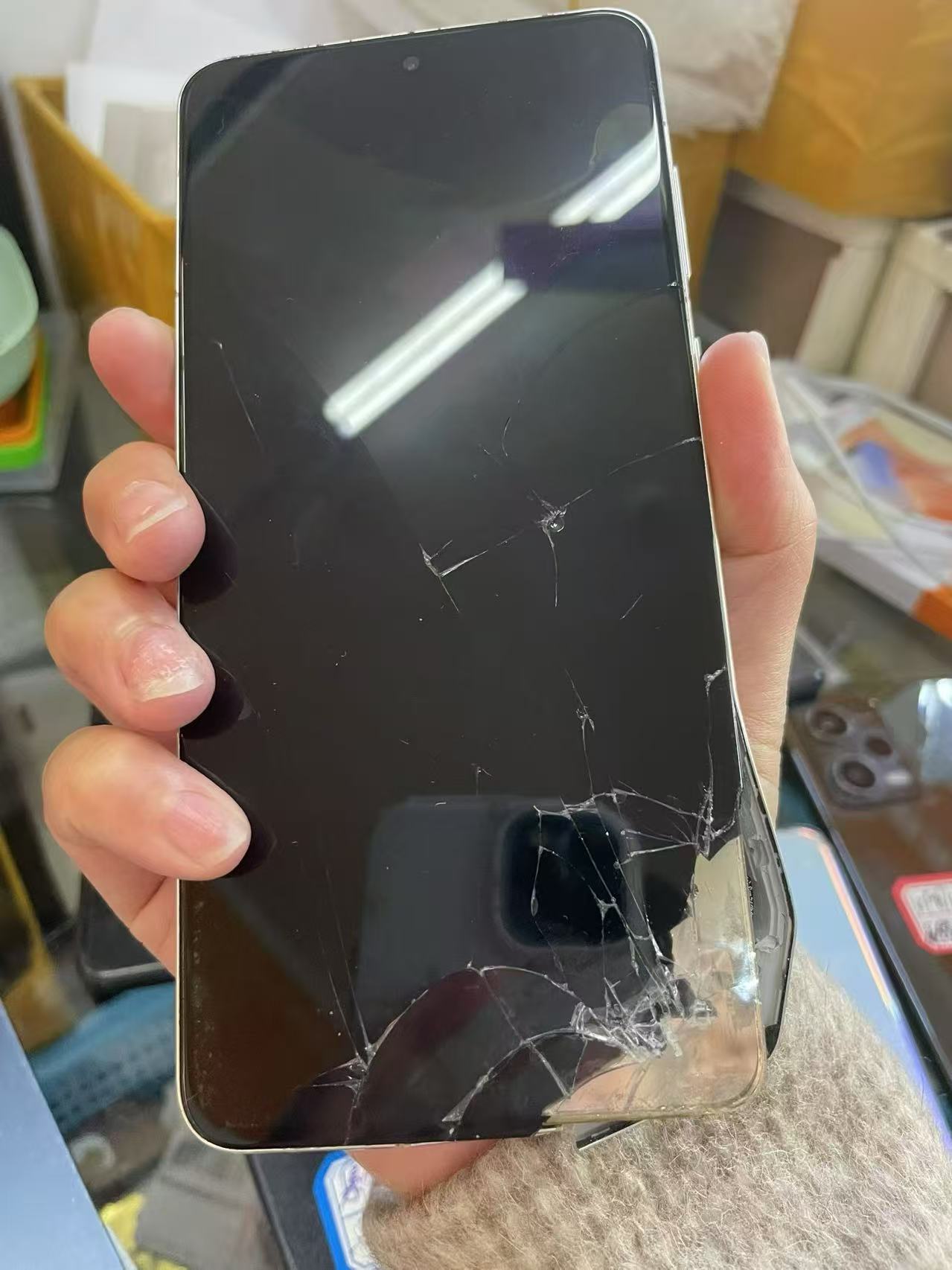 昆明华为折叠屏维修检测手机图片
